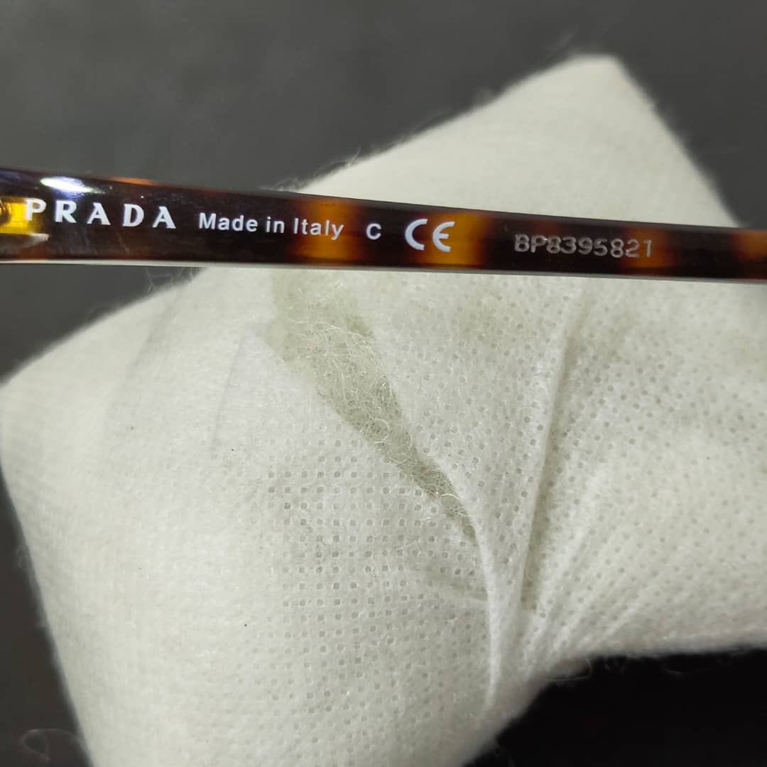 Lunette prada original 
52/17
Prix 15000