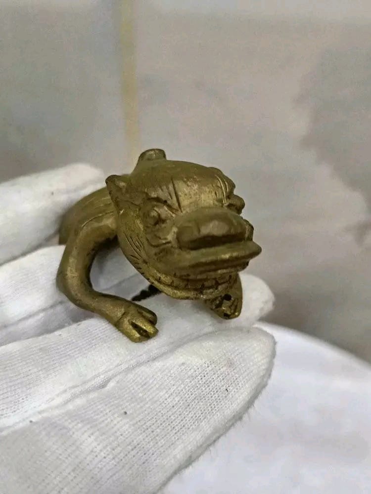 تحفة من برونز ديكور طولها 12cm